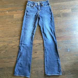 Signature Levi totally shaping boot cut size 2